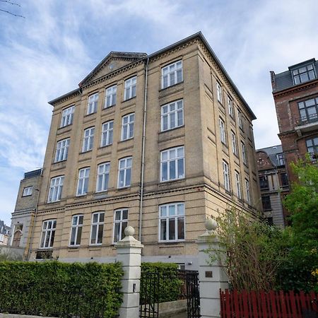 Unique 3 Bedroom Apartment In Vibrant Frederiksberg Copenhagen Exterior photo