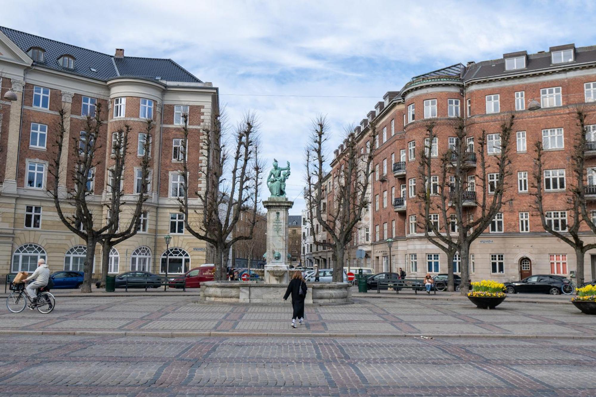 Unique 3 Bedroom Apartment In Vibrant Frederiksberg Copenhagen Exterior photo