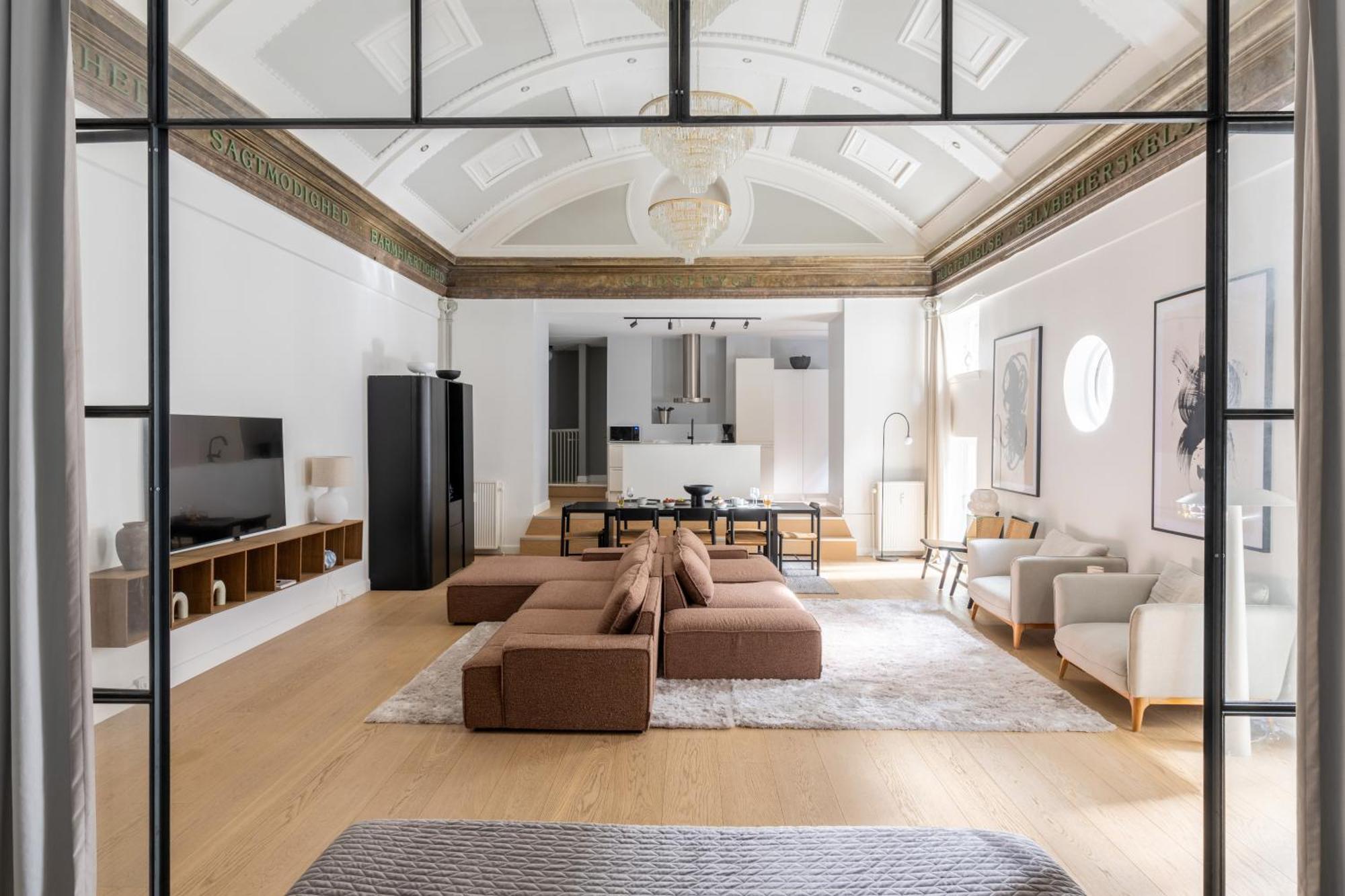 Unique 3 Bedroom Apartment In Vibrant Frederiksberg Copenhagen Exterior photo