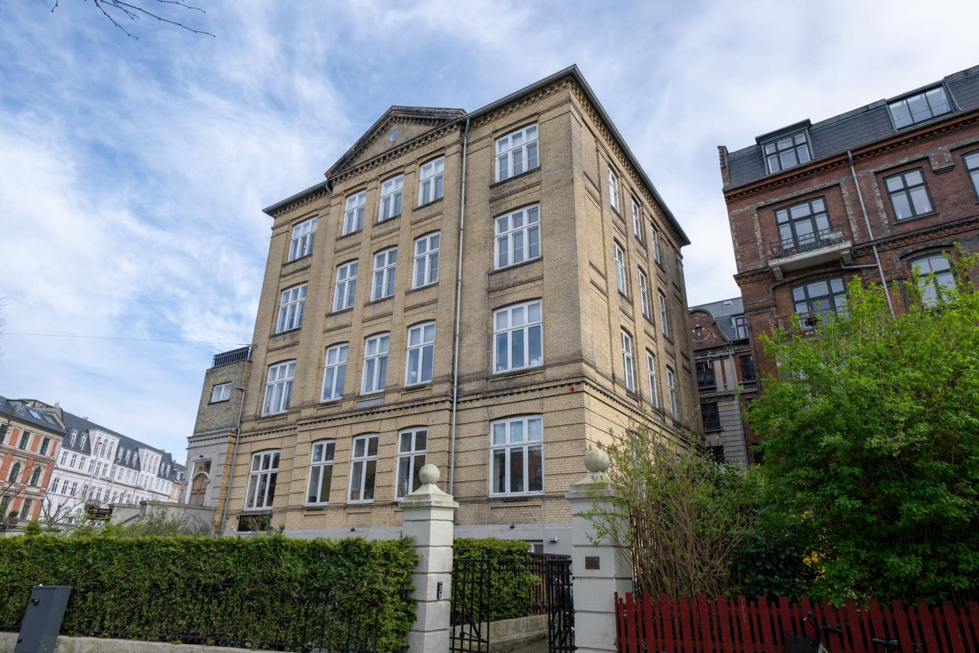 Unique 3 Bedroom Apartment In Vibrant Frederiksberg Copenhagen Exterior photo