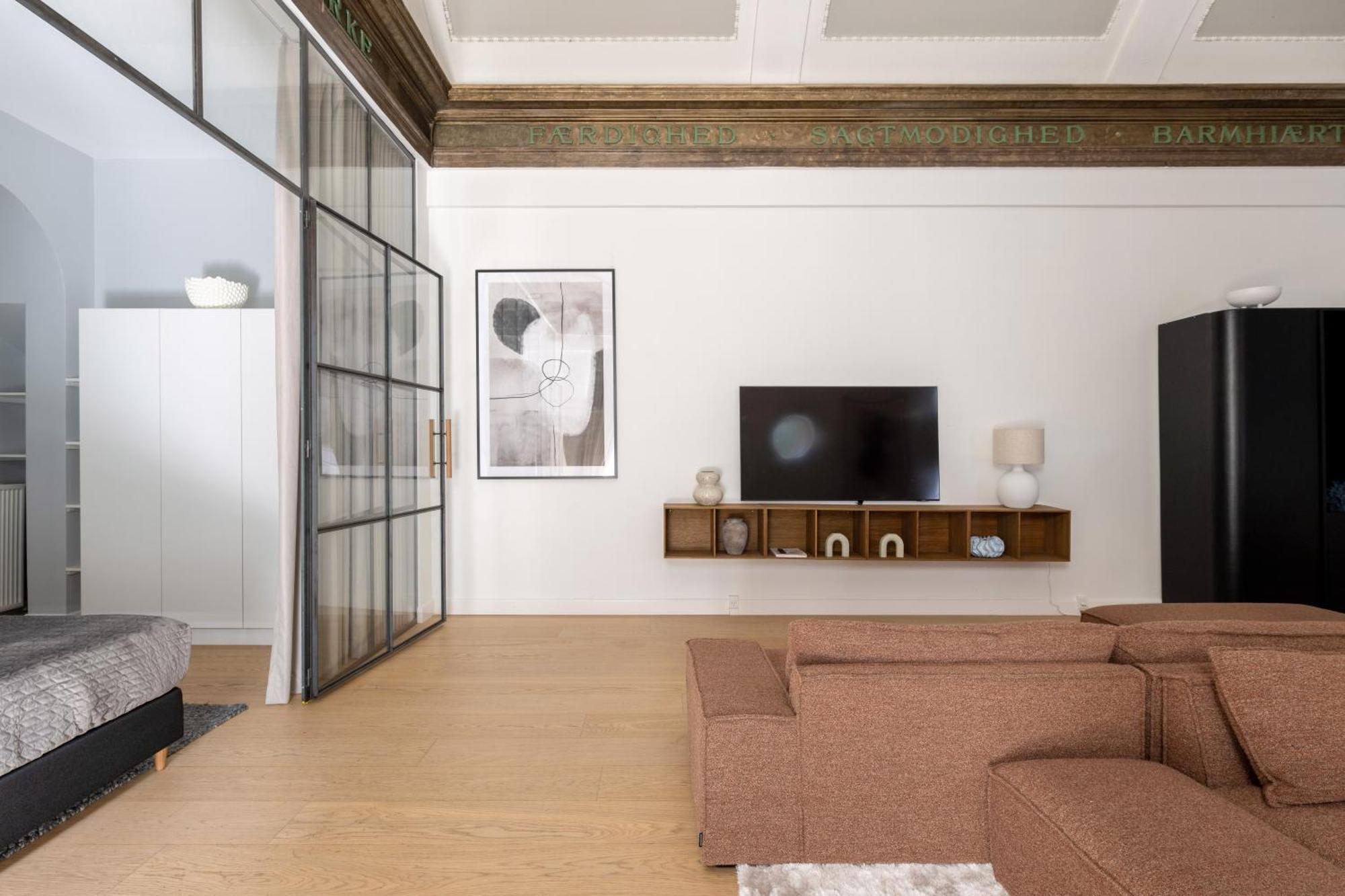 Unique 3 Bedroom Apartment In Vibrant Frederiksberg Copenhagen Exterior photo